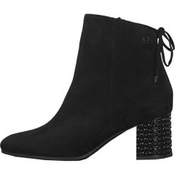 Tamaris Botki damskie 1-1-25318-23-001 Black (rozmiar 39). Czarne botki damskie Tamaris, eleganckie, bez obcasa, bez zapięcia. W wyprzedaży za 257,00 zł.