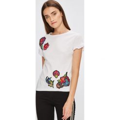 Desigual - Top Candice. Szare topy damskie Desigual, l, z aplikacjami, z bawełny, z okrągłym kołnierzem. W wyprzedaży za 129,90 zł.