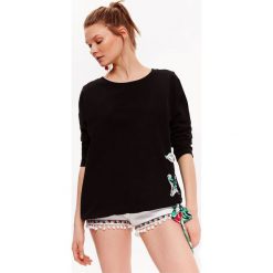 Bluzy damskie: BLUZA NIEROZPINANA DAMSKA Z KOKARDĄ, Z NADRUKIEM