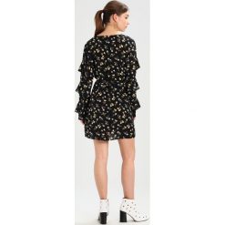 Fashion Union AMALIA Sukienka letnia daisy. Czarne bez kategorii marki Fashion Union, na lato, z poliesteru. W wyprzedaży za 135,20 zł.