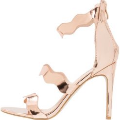 Sandały damskie: Chi Chi London BRITNY Sandały na obcasie rose gold