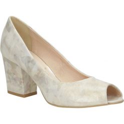 Złote czółenka skórzane peep toe na szerokim ozdobnym obcasie mozaika Casu CAS001. Żółte czółenka damskie Casu, bez wzorów, z otwartym noskiem, bez obcasa. Za 229,99 zł.