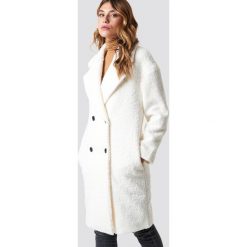 Glamorous Płaszcz z futrzanym kołnierzem - White. Białe płaszcze damskie marki Glamorous, z materiału. Za 404,95 zł.