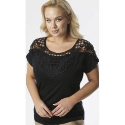 Czarna Bluzka Mirabel. Czarne bluzki damskie Born2be, xl, z haftami, z dzianiny, z okrągłym kołnierzem, z krótkim rękawem. Za 49,99 zł.