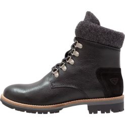 Tamaris Botki sznurowane black. Czarne buty zimowe damskie marki Tamaris, z materiału, na sznurówki. W wyprzedaży za 237,30 zł.