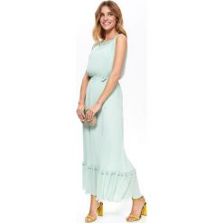 Elegancka sukienka damska z plisami. Zielone sukienki damskie Top Secret, na imprezę, na lato, bez wzorów, prążkowane, eleganckie, z falbankami, z długim rękawem, długie, maxi. W wyprzedaży za 99,99 zł.