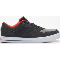 Sneakersy z naturalnej skóry - Szary. Szare sneakersy męskie Cropp, bez zapięcia. Za 179,99 zł.
