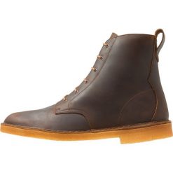 Clarks Originals DESERT MALI Botki sznurowane tan. Pomarańczowe botki męskie marki Clarks Originals, na sznurówki. Za 629,00 zł.