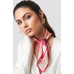 Trendyol Błyszcząca apaszka z nadrukiem - Pink. Różowe apaszki damskie Trendyol, z nadrukiem. Za 32,00 zł.