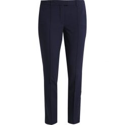 Expresso XILAN Spodnie materiałowe navy. Niebieskie spodnie damskie marki Expresso, z elastanu. Za 359,00 zł.