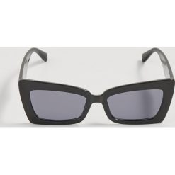 Prostokątne okulary przeciwsłoneczne - Czarny. Czarne okulary przeciwsłoneczne damskie Sinsay, prostokątne. Za 14,99 zł.
