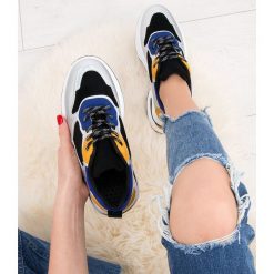 Buty sportowe damskie N/M R-36 Czarne. Czarne buty sportowe damskie N/M, bez wzorów, z tworzywa sztucznego, sportowe. Za 109,00 zł.
