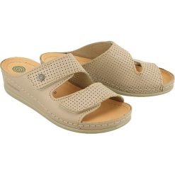 Dr. Brinkmann 700568-81 beżowy, klapki profilaktyczne damskie. Brązowe klapki damskie Dr. Brinkmann, bez wzorów, bez obcasa. Za 216,90 zł.