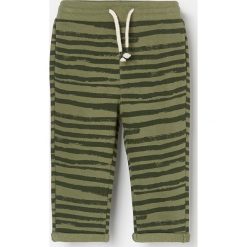 Wzorzyste spodnie dresowe - Khaki. Brązowe spodnie męskie Reserved, m, bez wzorów, z dresówki. Za 35,99 zł.