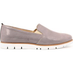 Półbuty - skóra naturalna - model 252 - kolor szary błyszczący. Szare półbuty damskie Zapato, bez wzorów, ze skóry, bez obcasa, bez zapięcia. W wyprzedaży za 173,40 zł.