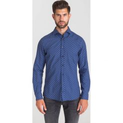 GRANATOWA KOSZULA JOOP! JEANS WE WZÓR. Niebieskie koszule męskie JOOP! Jeans, m, bez wzorów, z bawełny, z włoskim kołnierzykiem, bez rękawów. Za 209,50 zł.