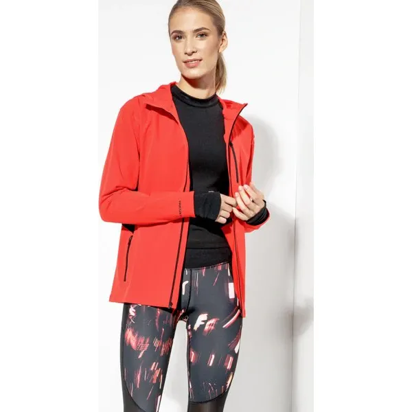 Under Armour Kurtka Outrun The Storm Jacket , czerwony, rozmiar XS. Czerwone kurtki sportowe damskie Under Armour, na jesień, s, bez wzorów, z poliesteru, bez kaptura, do biegania. W wyprzedaży za 219,99 zł.