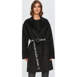 Calvin Klein Jeans - Płaszcz. Czarne kurtki damskie Calvin Klein Jeans, s, w paski, z poliesteru. Za 899,90 zł.