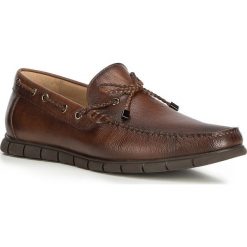Buty męskie. Pomarańczowe mokasyny męskie Wittchen, ze skóry, vintage. W wyprzedaży za 279,90 zł.