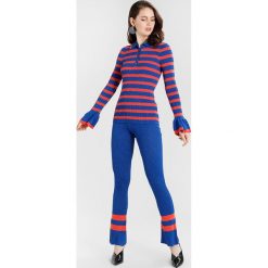 Swetry klasyczne damskie: Baum und Pferdgarten CLIANTHA Sweter orange/blue