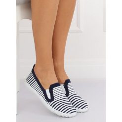 Tenisówki slipon granatowe XJ-2909 NAVY. Niebieskie trampki i tenisówki damskie obuwie damskie, w paski, z tkaniny, z paskami. Za 37,86 zł.