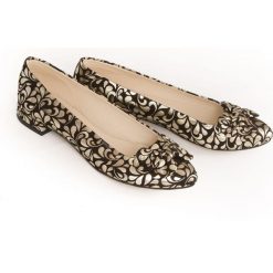 Wzorzyste balerinki z ozdobną kokardą - skóra naturalna - model 048 - kolor złote kwiaty. Żółte baleriny damskie Zapato, w kwiaty, ze skóry, bez obcasa. Za 309,00 zł.