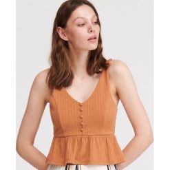 Dzianinowy top - Brązowy. Pomarańczowe topy damskie Reserved, s, bez wzorów, z dzianiny, bez kołnierzyka. W wyprzedaży za 19,99 zł.