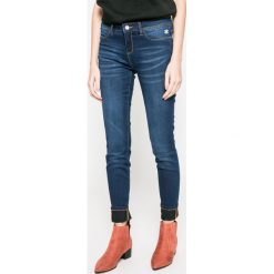 Desigual - Jeansy. Niebieskie boyfriendy damskie Desigual. W wyprzedaży za 179,90 zł.