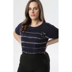 Granatowa Bluzka Lenecia. Niebieskie koszule damskie Born2be, xl, w paski, klasyczne, z okrągłym kołnierzem, z krótkim rękawem. Za 39,99 zł.