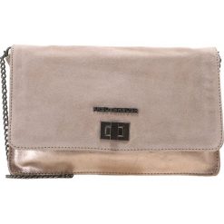 Kopertówki damskie: FREDsBRUDER FLASHLIGHT Kopertówka rose gold