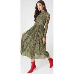 NA-KD Trend Siateczkowa sukienka midi z długim rękawem - Multicolor. Szare długie sukienki marki NA-KD Trend, ze stójką, z długim rękawem. W wyprzedaży za 135,80 zł.