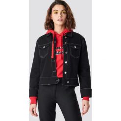 Emilie Briting x NA-KD Kurtka jeansowa z mankietami - Black. Czarne bomberki damskie Emilie Briting x NA-KD, z jeansu. Za 283,95 zł.