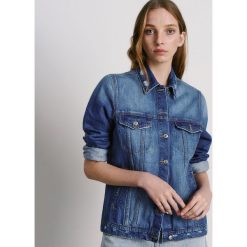 Kurtka jeansowa - Niebieski. Niebieskie kurtki damskie Reserved, bez wzorów, z jeansu, bez kaptura. Za 139,99 zł.