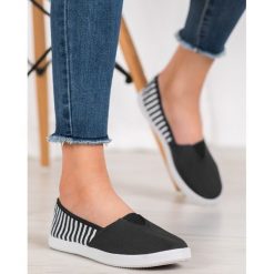 Czarne slipony z paskami. Czarne trampki i tenisówki damskie SHELOVET, w paski, z paskami. Za 39,90 zł.