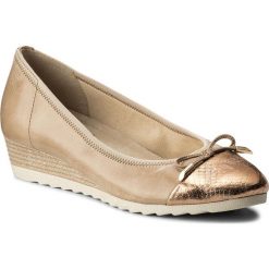 Półbuty CAPRICE - 9-22316-20 Beige Multi 403. Brązowe półbuty damskie Caprice, z aplikacjami, ze skóry ekologicznej, bez obcasa, na płaskiej podeszwie, bez zapięcia. W wyprzedaży za 189,00 zł.