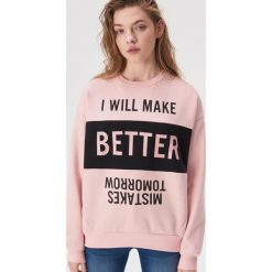 Bluza z hasłem - Różowy. Różowe bluzy damskie Sinsay, s, bez wzorów, bez rękawów, bez kaptura. W wyprzedaży za 29,99 zł.