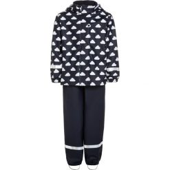 Fred's World by GREEN COTTON RAINWEAR SET Kurtka przeciwdeszczowa navy. Niebieskie kurtki męskie marki Fred's World by GREEN COTTON, s, z poliesteru. W wyprzedaży za 188,30 zł.