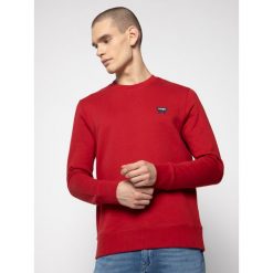 Bluza Wrangler Sign Off W6589HA47. Czerwone bluzy męskie Wrangler, xl, bez wzorów, bez kołnierzyka, bez rękawów, bez kaptura. W wyprzedaży za 169,00 zł.