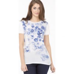 T-shirt z monochromatycznymi kwiatami. Szare t-shirty damskie marki Monnari, bez wzorów, z wiskozy, bez kołnierzyka. Za 47,60 zł.