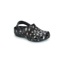 Chodaki Crocs CLASSIC SEASONAL GRAPHIC CLOG. Czarne klapki damskie Crocs, bez wzorów, bez obcasa. Za 179,00 zł.