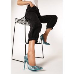 Niebieskie Szpilki Snakes. Niebieskie szpilki Born2be, bez wzorów, bez obcasa, na szpilce, bez zapięcia. W wyprzedaży za 54,99 zł.
