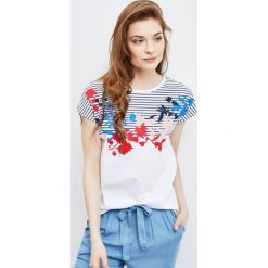 Bluzka oversize z nadrukiem. Białe bluzki damskie Moodo, xxl, z nadrukiem, marine, bez kołnierzyka, bez rękawów. Za 9,99 zł.