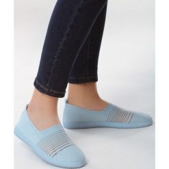 Niebieskie Tenisówki Valorously. Niebieskie trampki i tenisówki damskie Born2be, bez wzorów, bez zapięcia. Za 39,99 zł.