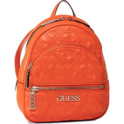 Plecak GUESS - Manhattan (QG) HWQG69 94310 CORAL. Czerwone plecaki damskie Guess, z aplikacjami, ze skóry ekologicznej, klasyczne. Za 599,00 zł.