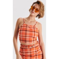 Top w kratkę - Pomarańczowy. Pomarańczowe topy damskie Cropp, s, w kratkę, bez kołnierzyka. W wyprzedaży za 19,99 zł.
