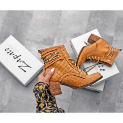 Dziurkowane botki na obcasie - skóra naturalna - model 450 - kolor camelowy. Szare botki damskie Zapato, na zimę, ze skóry, eleganckie, za kostkę, na wysokim obcasie, na obcasie, na sznurówki. W wyprzedaży za 319,20 zł.
