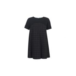 Sukienki krótkie Benetton PARIDON. Czarne sukienki damskie Benetton, s, bez wzorów, bez kołnierzyka, z krótkim rękawem, krótkie, mini. Za 309,00 zł.