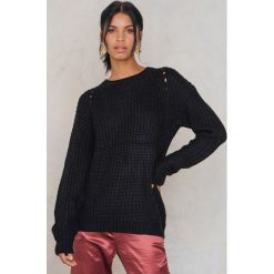 Swetry klasyczne męskie: Rut&Circle Sweter z dziurami na ramionach – Black