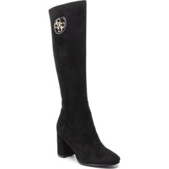 Kozaki GUESS - Caela FL8CAE ESU11 BLACK. Czarne kozaki damskie Guess, ze skóry ekologicznej, bez obcasa, na obcasie, bez zapięcia. W wyprzedaży za 719,00 zł.