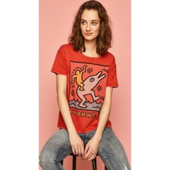 Medicine - T-shirt by Keith Haring. Czerwone bluzki damskie MEDICINE, s, z nadrukiem, z bawełny, z okrągłym kołnierzem. Za 59,90 zł.